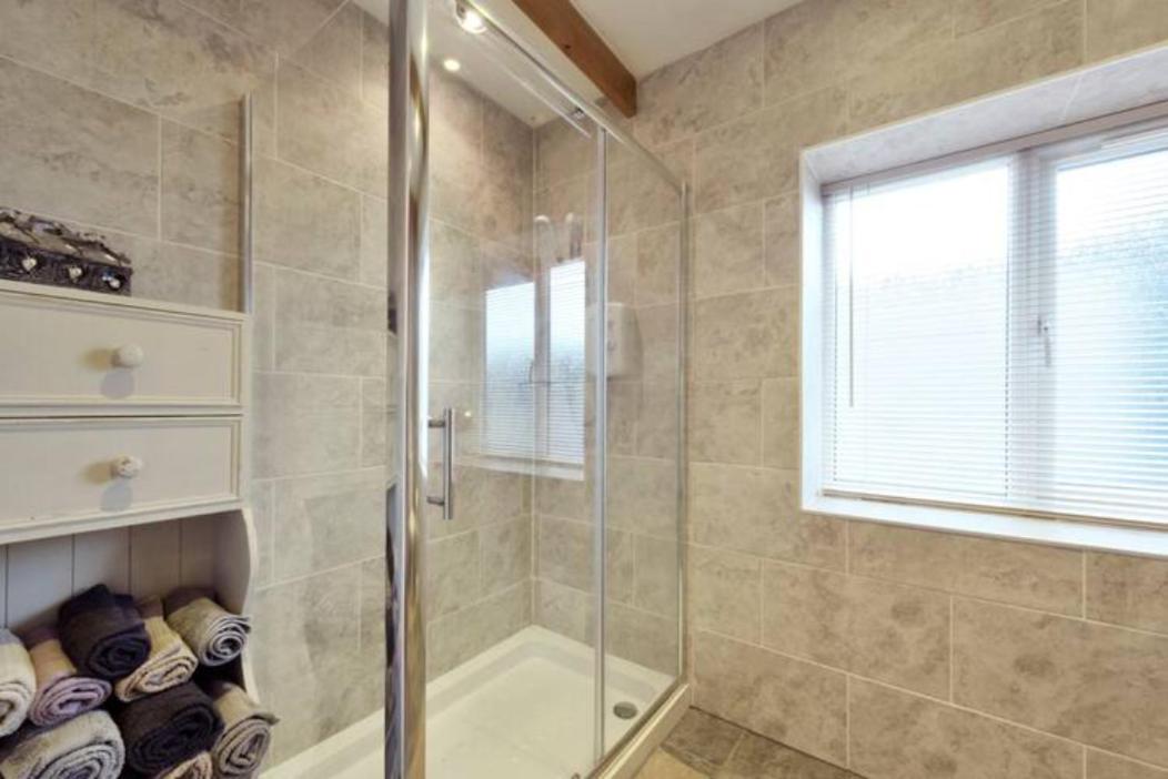 Oak Cottage With Private Log Fired Hot Tub Maidstone Bagian luar foto